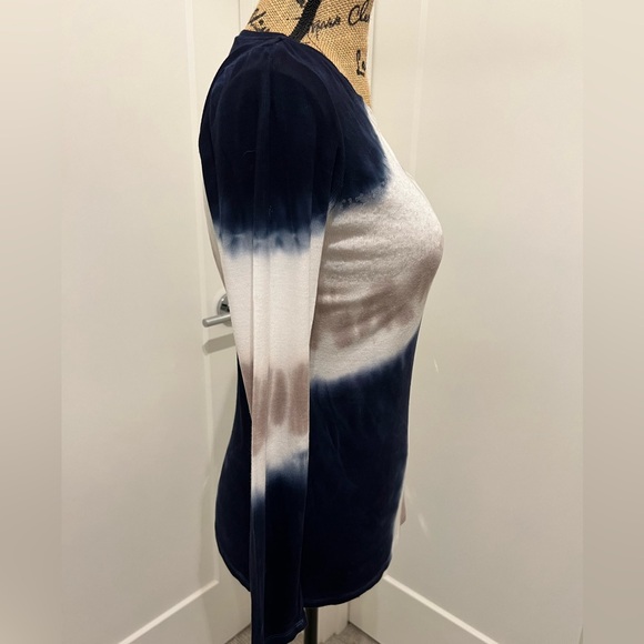 I’m NC long sleeve tee with sparkles - Picture 4 of 8